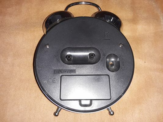 Vintage Extra Loud Alarm Clock Twin Bell Quartz Battery Light Bedroom Home gallery