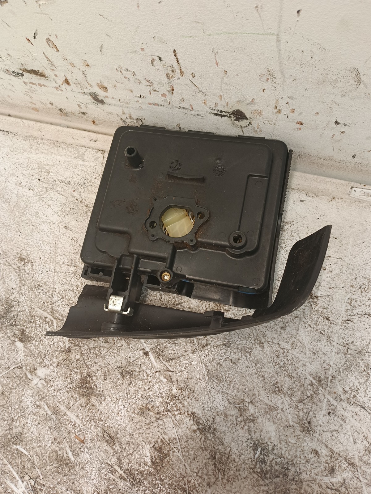 OEM Air Cleaner PRIMER Base For Briggs & Stratton Engine 692298 795259 792040 gallery