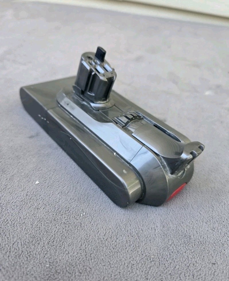 Original Dyson V11 SV14 SCREW-IN Absolute Animal Li-ion Battery 25.2V gallery