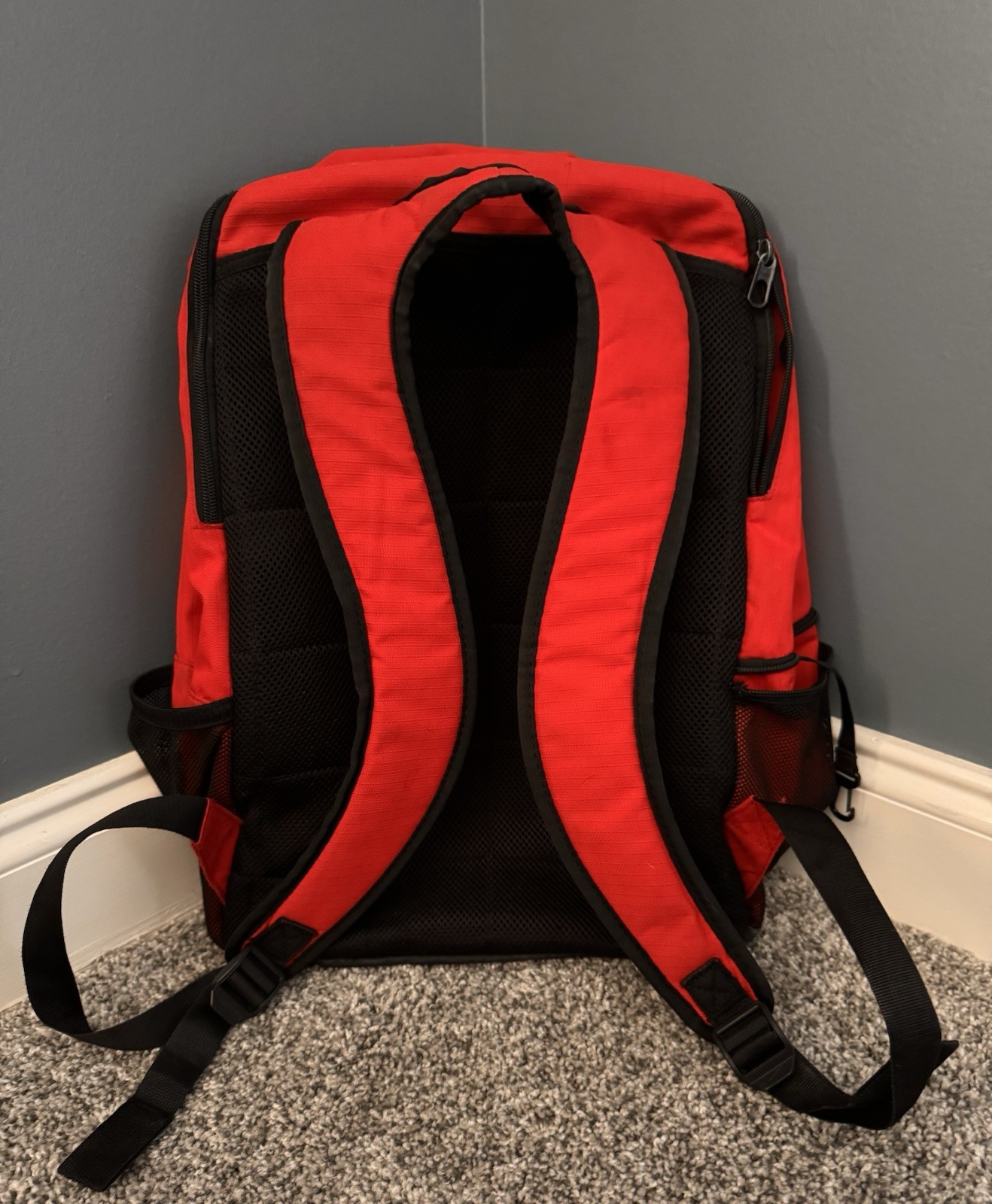 Nike Large Backpack Red and Black Excellent Used Condition 2