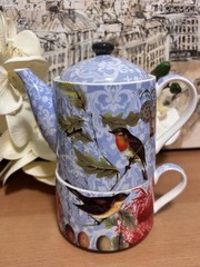 Ceramic Tea For One Teapot Set Classic Blue Birds Floral Design. Brand New.