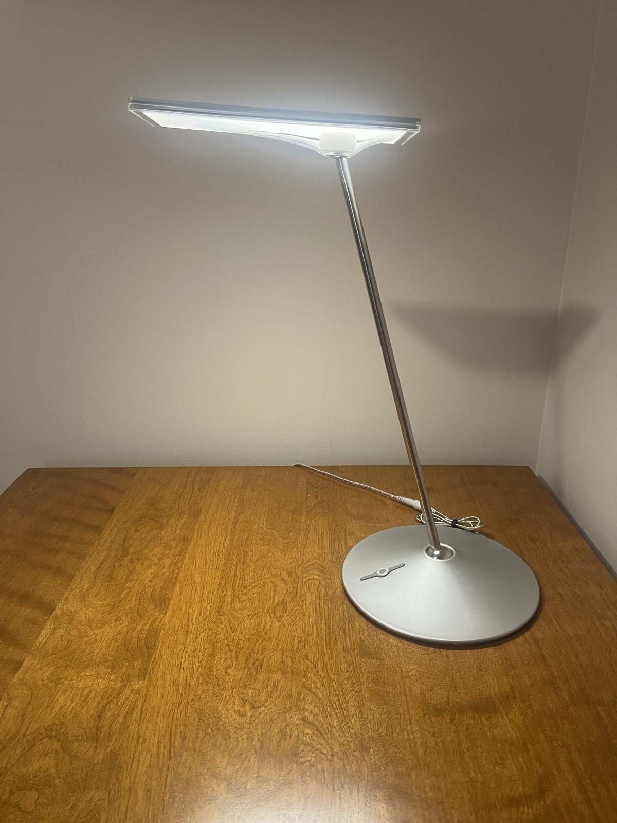 Humanscale Horizon Silver Desk Lamp LED Adjustable EUC gallery