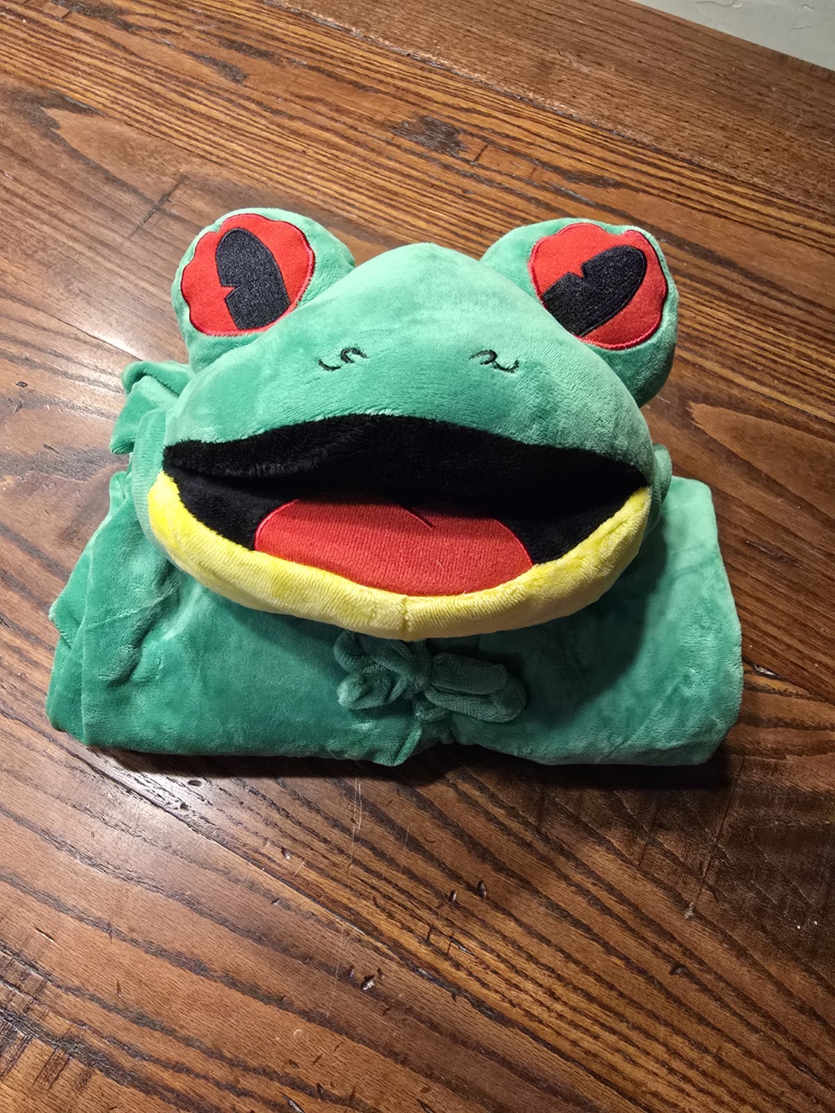 Rainforest Cafe Cha! Cha! Frog Character Blanket Green Yellow 28x39 New w/Tags gallery