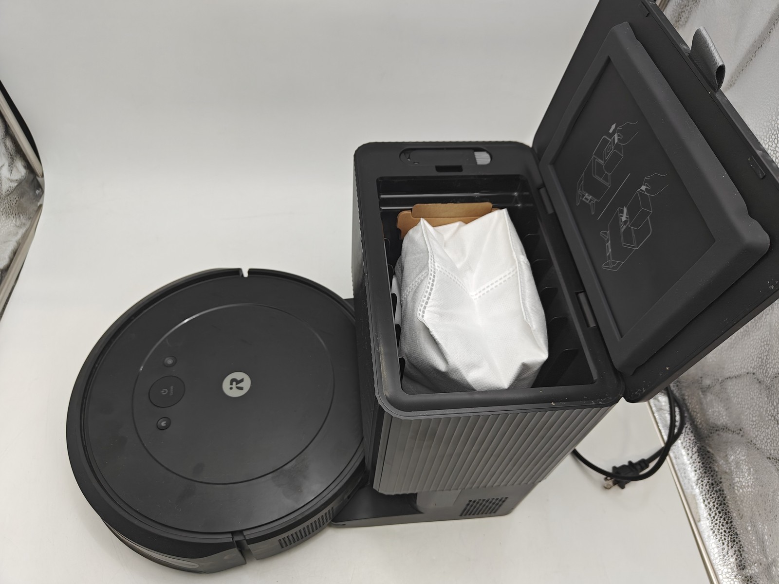 IROBOT ROOMBA COMBO 2 ESSENTIAL ROBOT AUTO EMPTY VAC & MOP - BLACK gallery