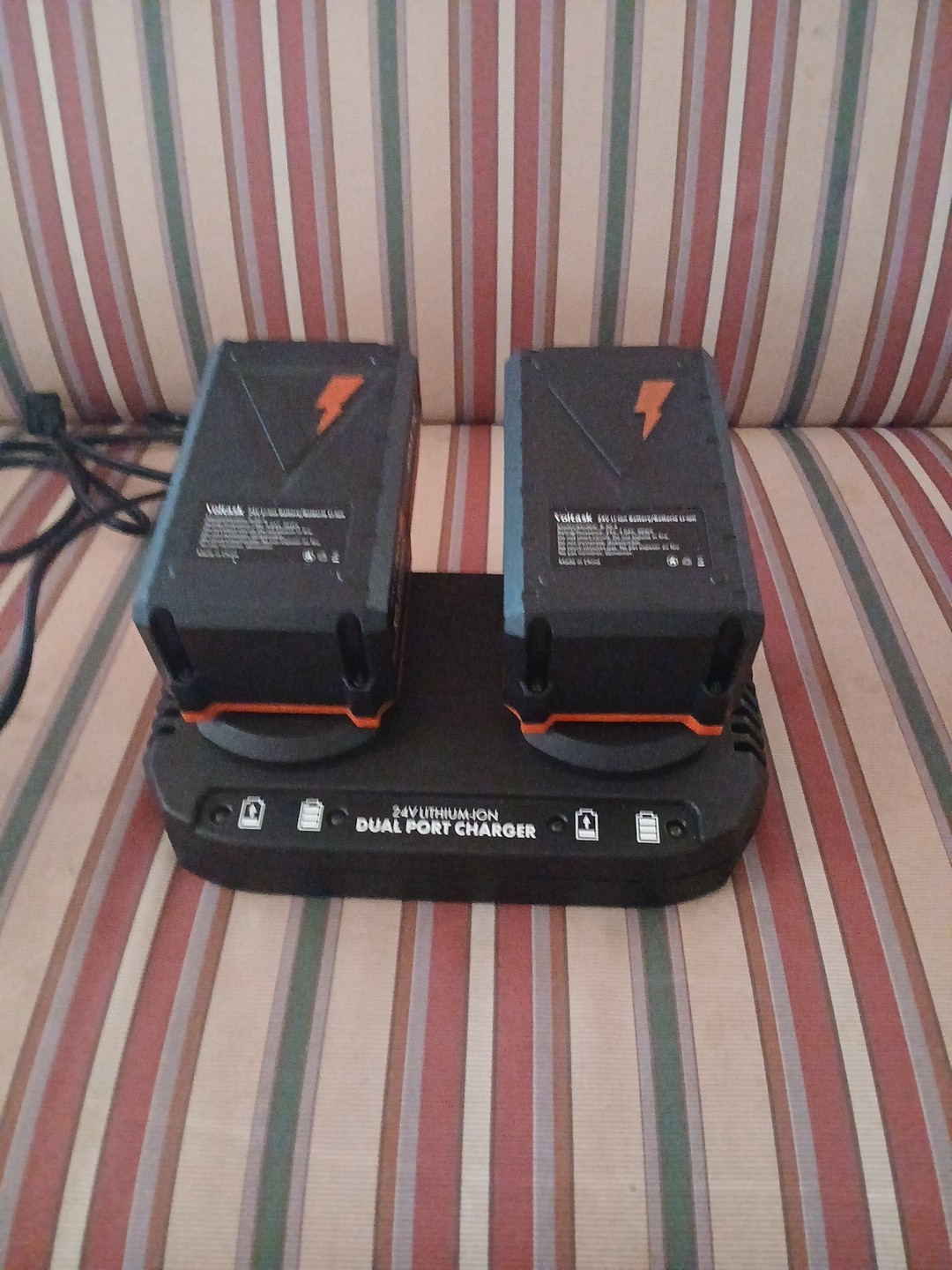 Voltask BC2622SLithium Ion dual Charger 24V w Dual prong Plug In 120V 60Hz 75W gallery