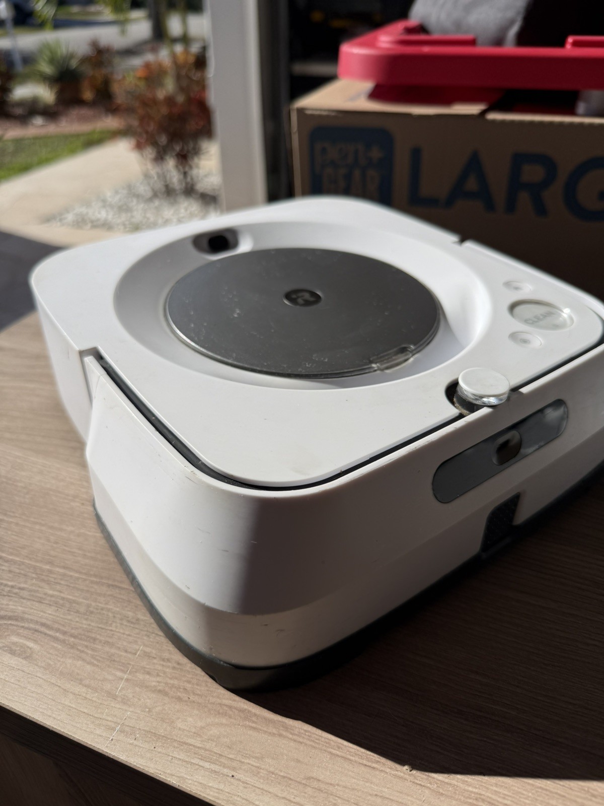 IROBOT BRAAVA JET M6 6110 ULTIMATE ROBOT MOP WI-FI CONNECTED - WHITE gallery