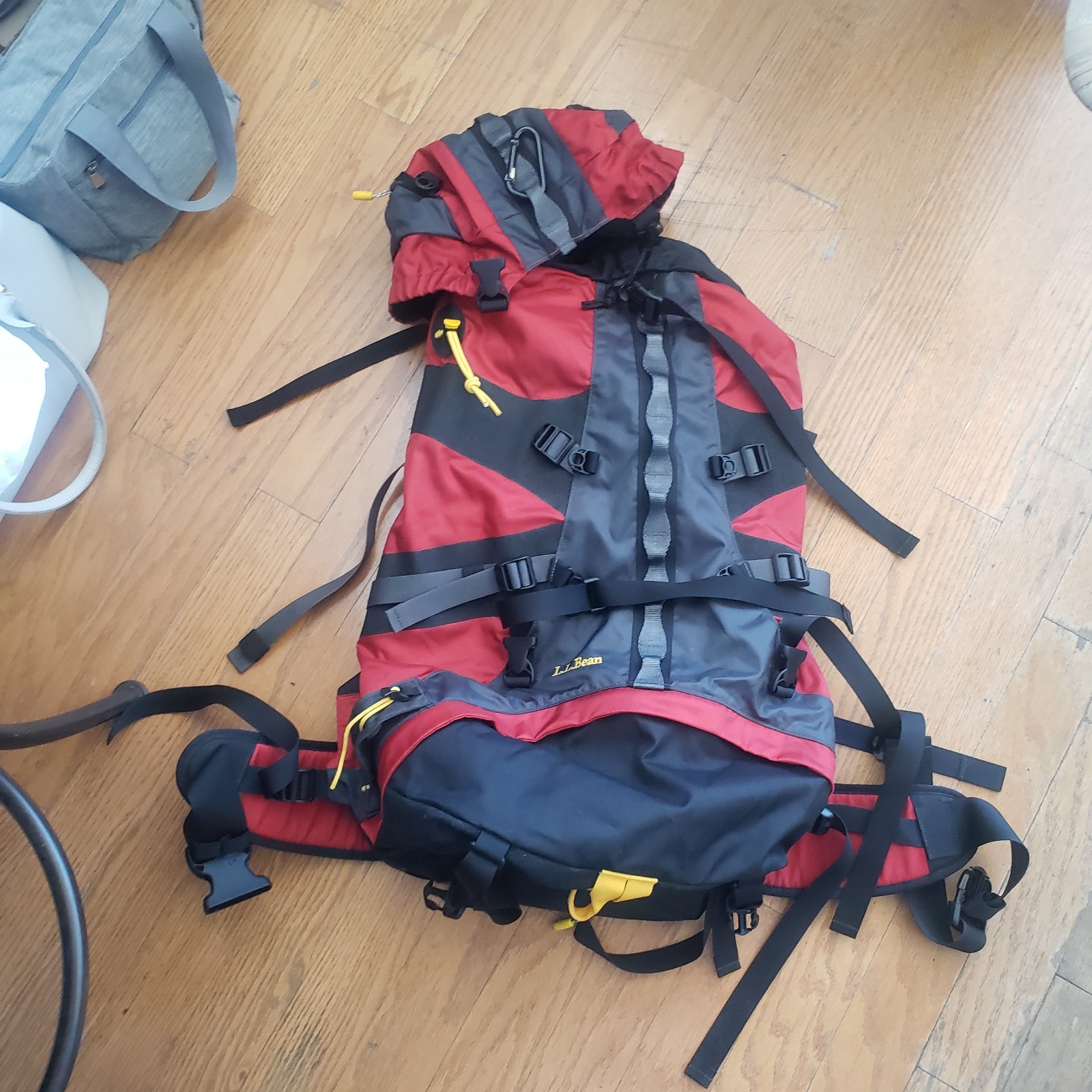 L.L. Bean Womens Red Mountain Guide Trailing Backpack Hiking Bag Internal Frame