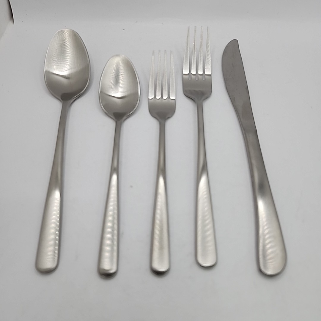 NEW JazzUpCo Haelynn Flatware Matte Silver. 4 Person Set. (20 Pieces) gallery