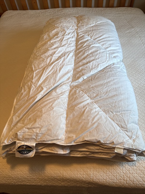 Pacific Coast King White Down Comforter 104 x 88 in gallery