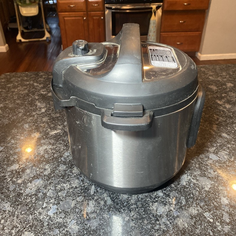 Instant Pot IP-DUO60 V3 6 Quart Programmable Pressure Cooker gallery