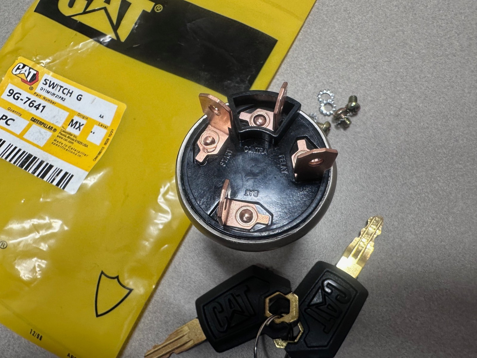 NOS Genuine CAT 9G-7641 Key Ignition Switch G 4 Terminal Start w/2 Keys gallery