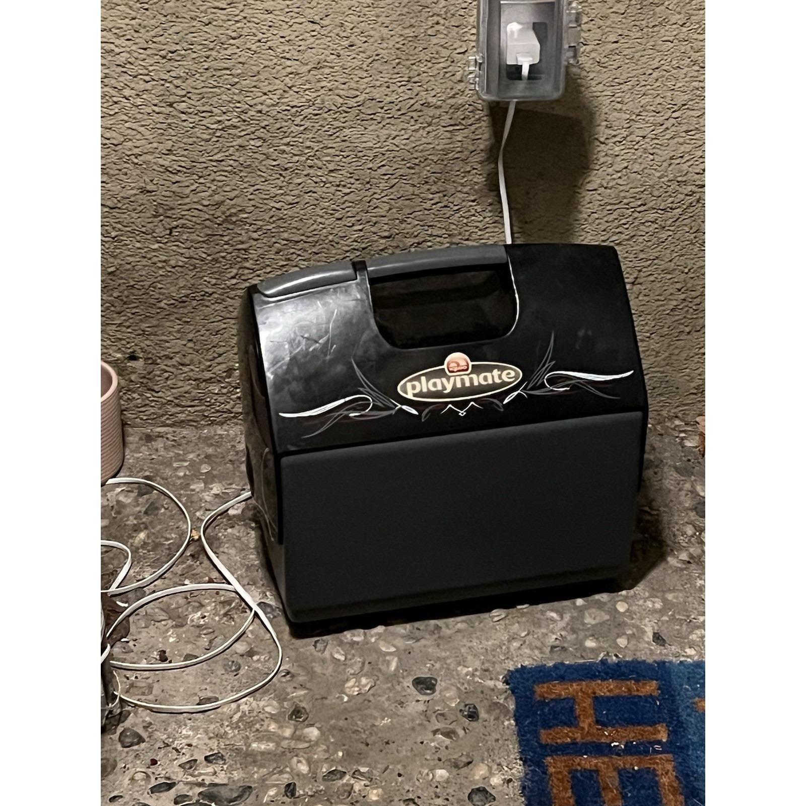 IGLOO PlayMate PM Elite Pinstripe 16 Quart Cooler - Black & Gray - Vintage 90s gallery