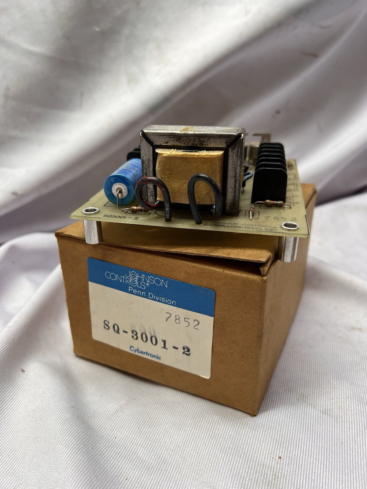 Johnson Controls HVAC SQ-3001-2 Control Board 7852 New Old Stock AA gallery