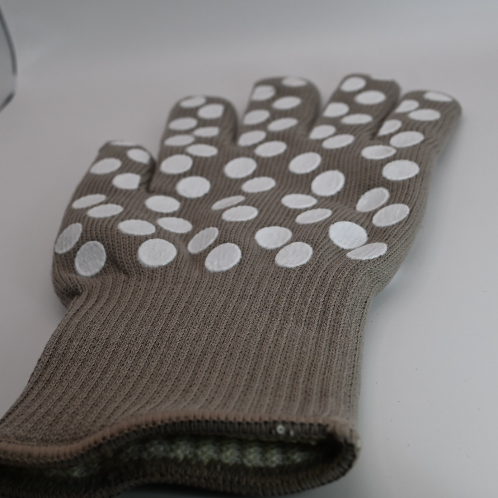 Temptations oven gloves grey with white polkadots one size fits most gallery