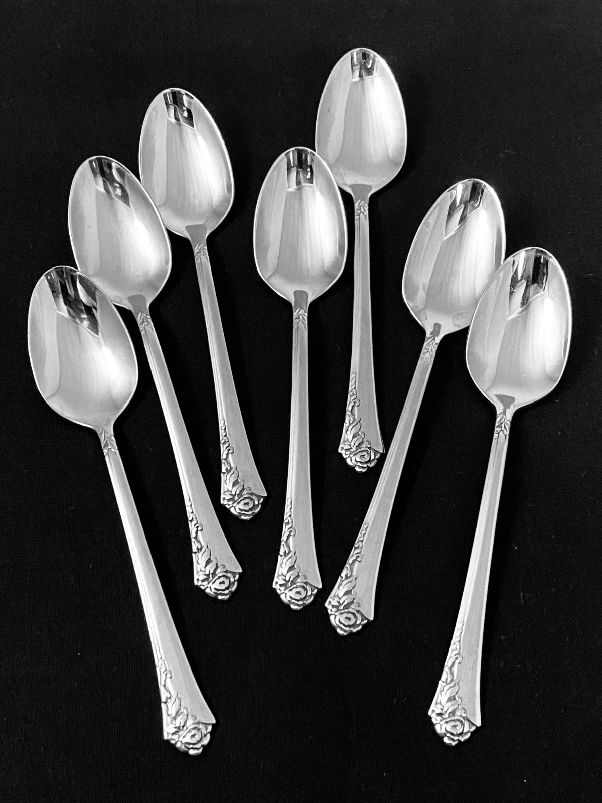 DAMASK ROSE STAINLESS ONEIDA CUBE SET OF 7 DEMITASSE SPOONS 4 3/8" gallery