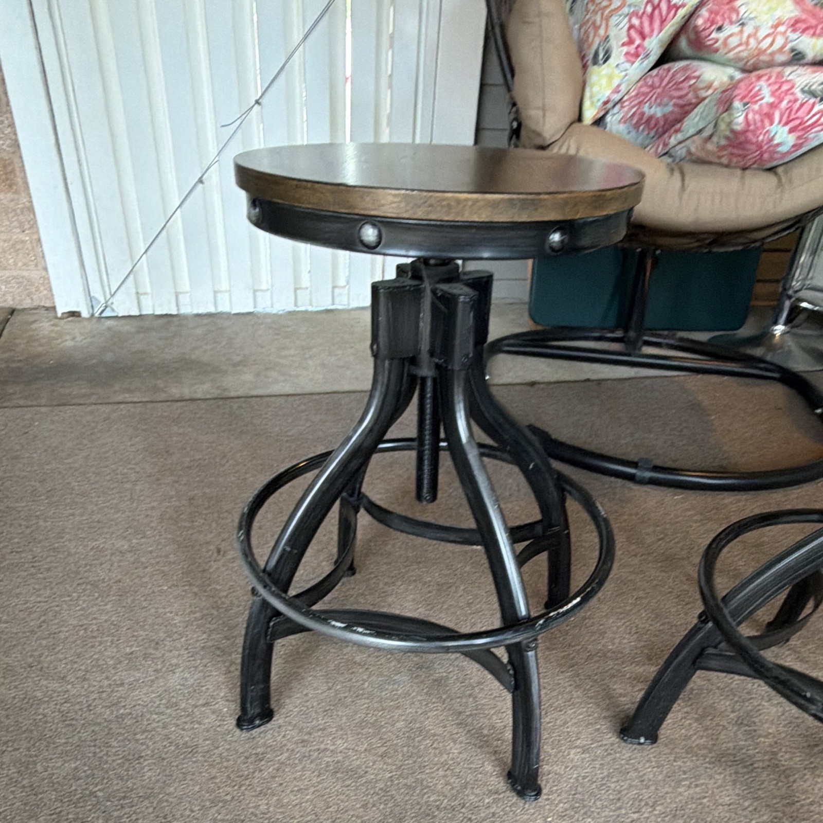 Set of 3 Swivel Adjustable Backless Bar Stools Round Wood Seat Black Frame gallery