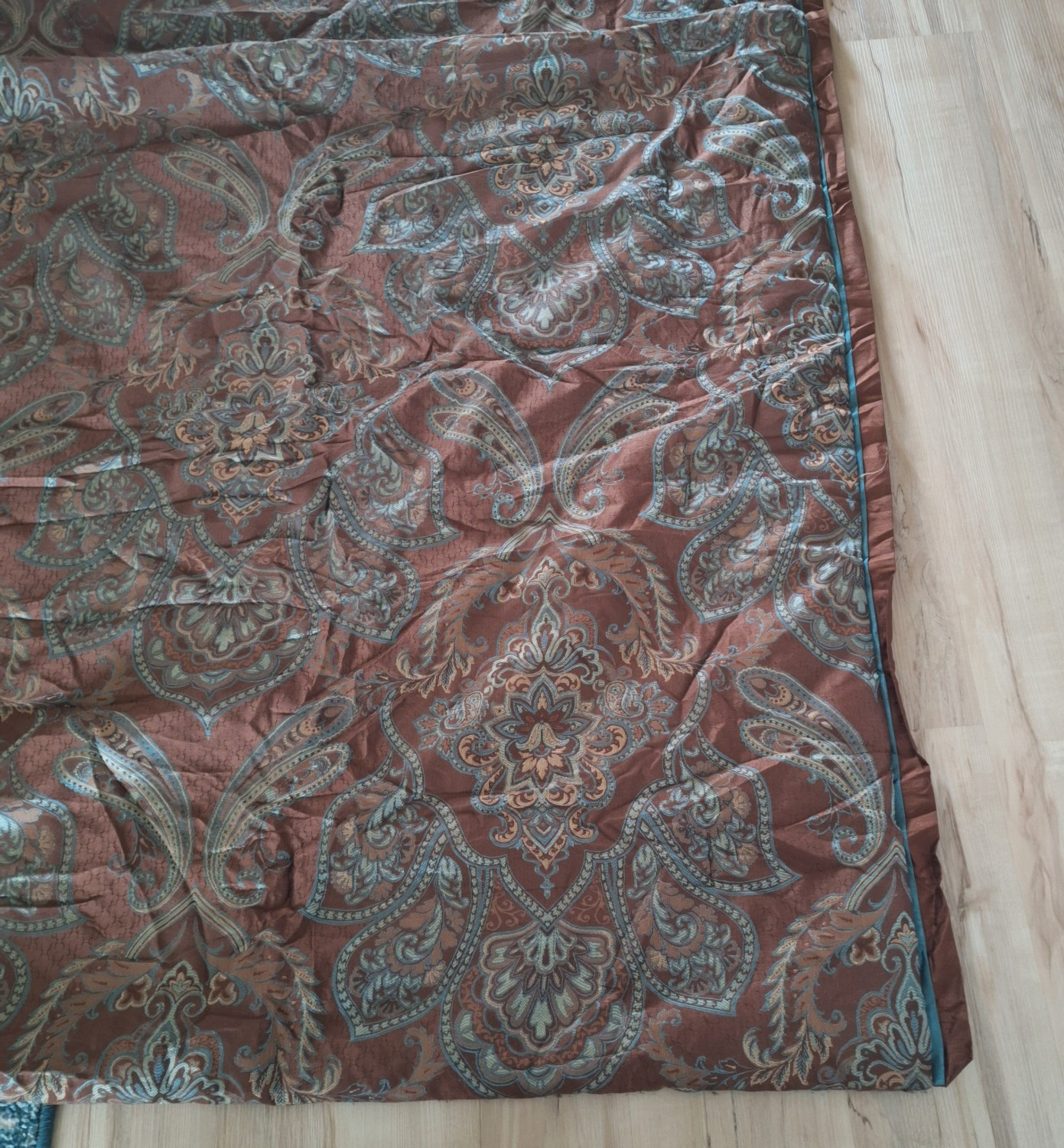 King/Queen Comforter Bedspread Paisley Medallion Brown Merlot Solid Brown Back gallery