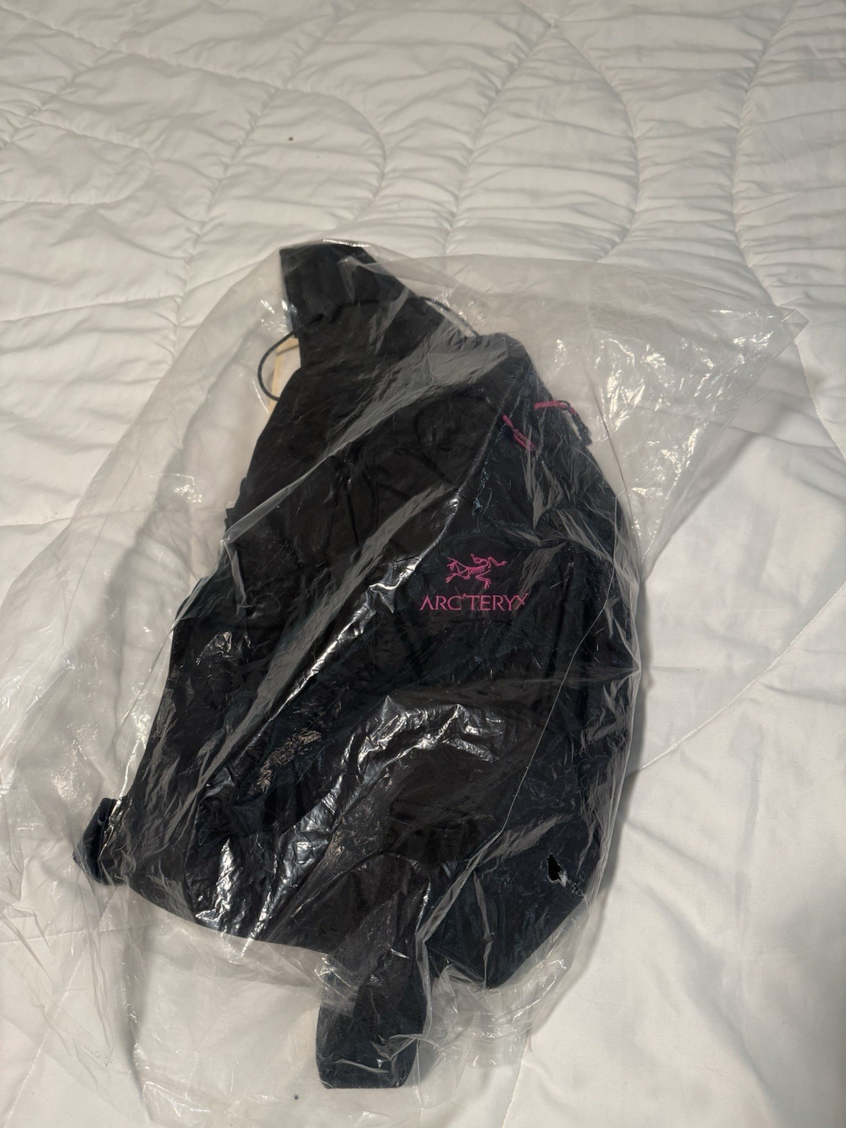 Arc'teryx Quiver BackPack - Black/Ultra Violet Pink 4