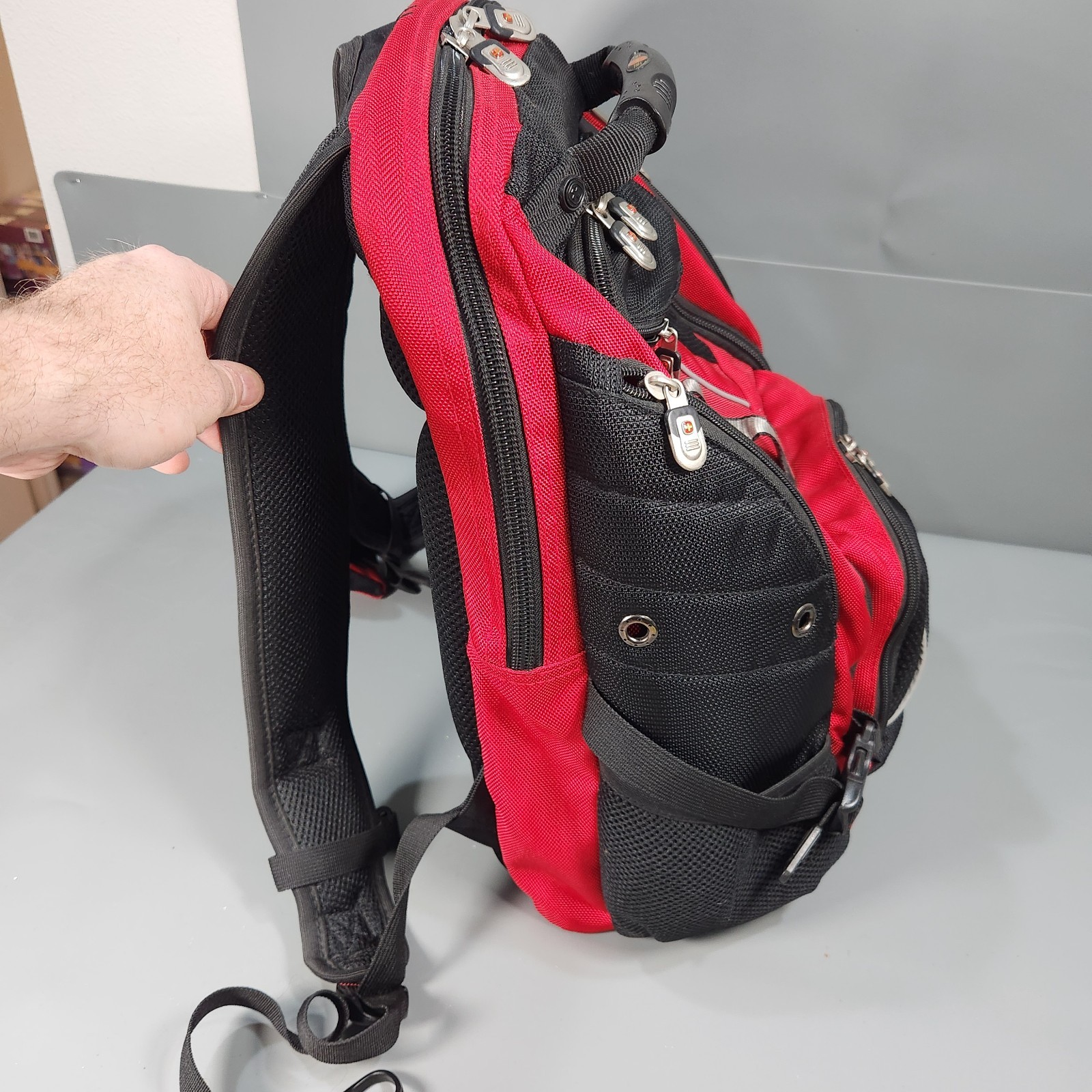 SWISSGEAR 1900 ScanSmart Laptop Backpack Red/Black EUC 4