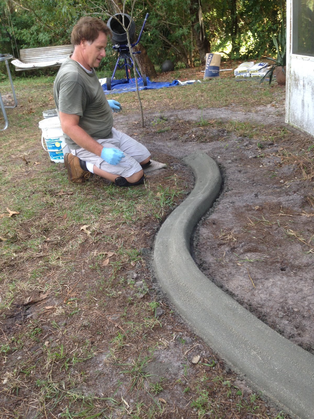 Custom curbing concrete edging landscaping DIY The original Curb It Yourself gallery