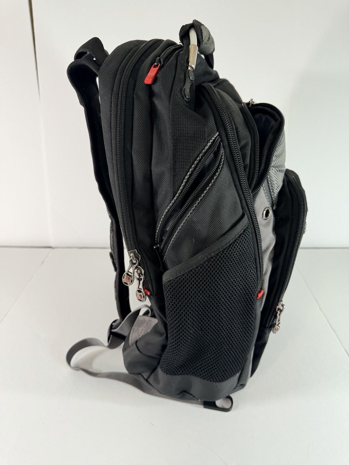 SwissGear Black/Gray Backpack Zip Closure Padded Adjustable Straps Pockets 3
