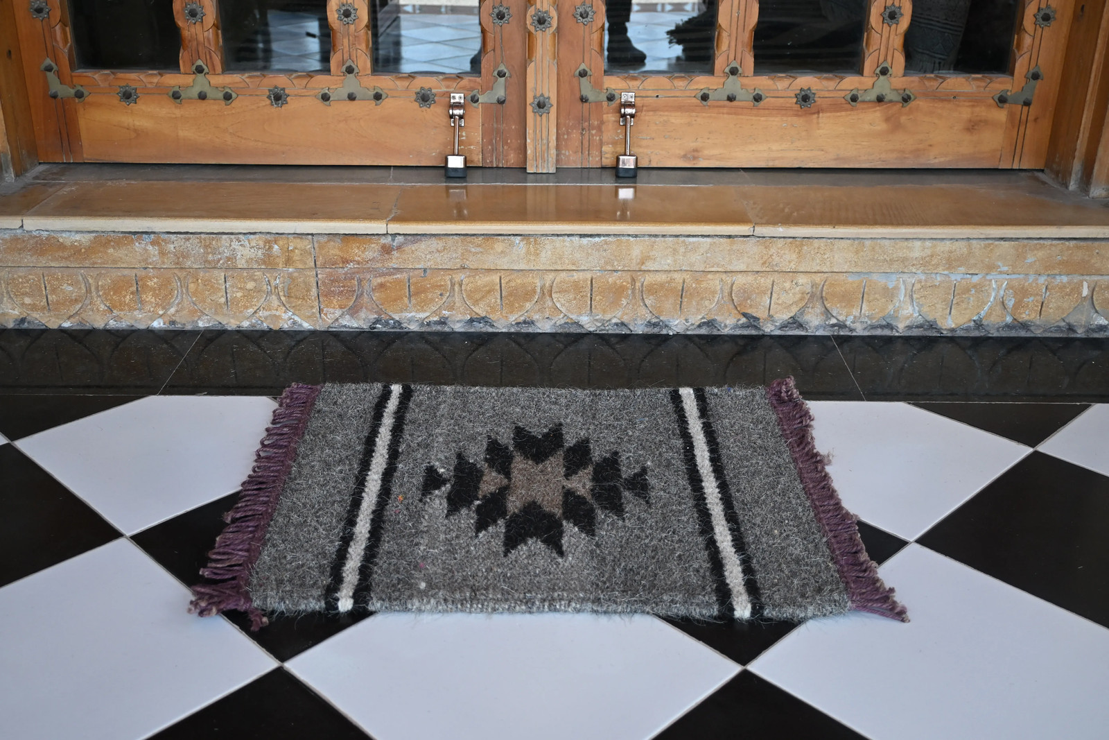 Rugmoda Cotton Gray & Black Geometric Star 1.5x2 ft Entryway Doormat Rug gallery