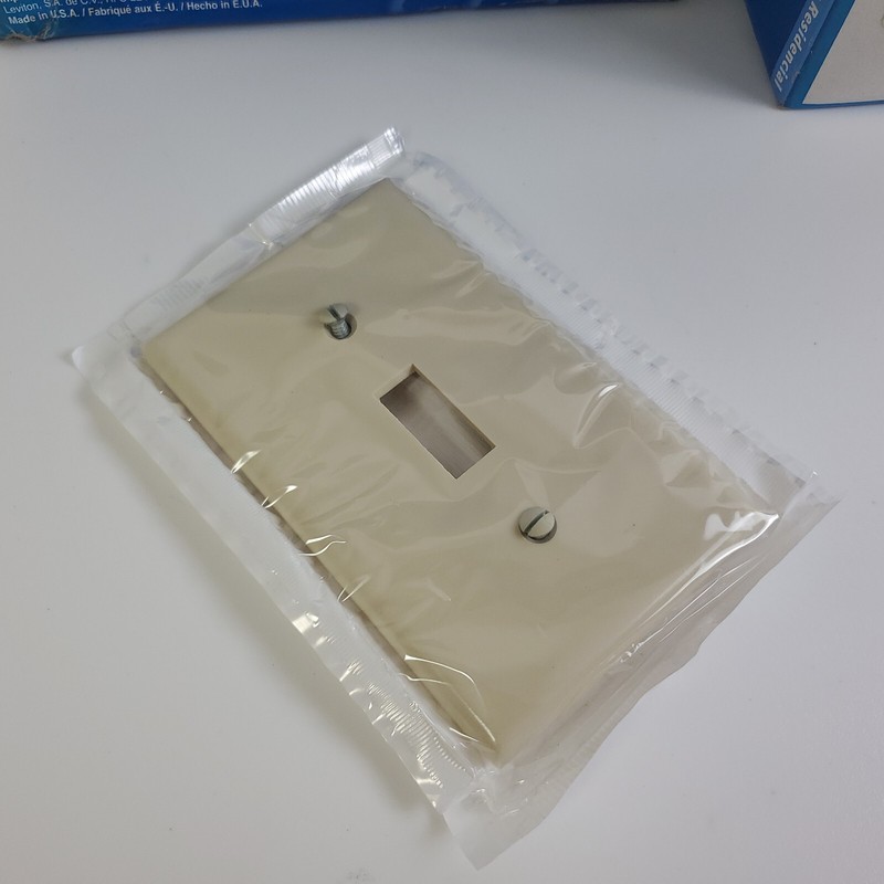 Leviton Wall Plate 86001 Ivory Toggle Switch Cover Switchplates PACK OF 40 gallery