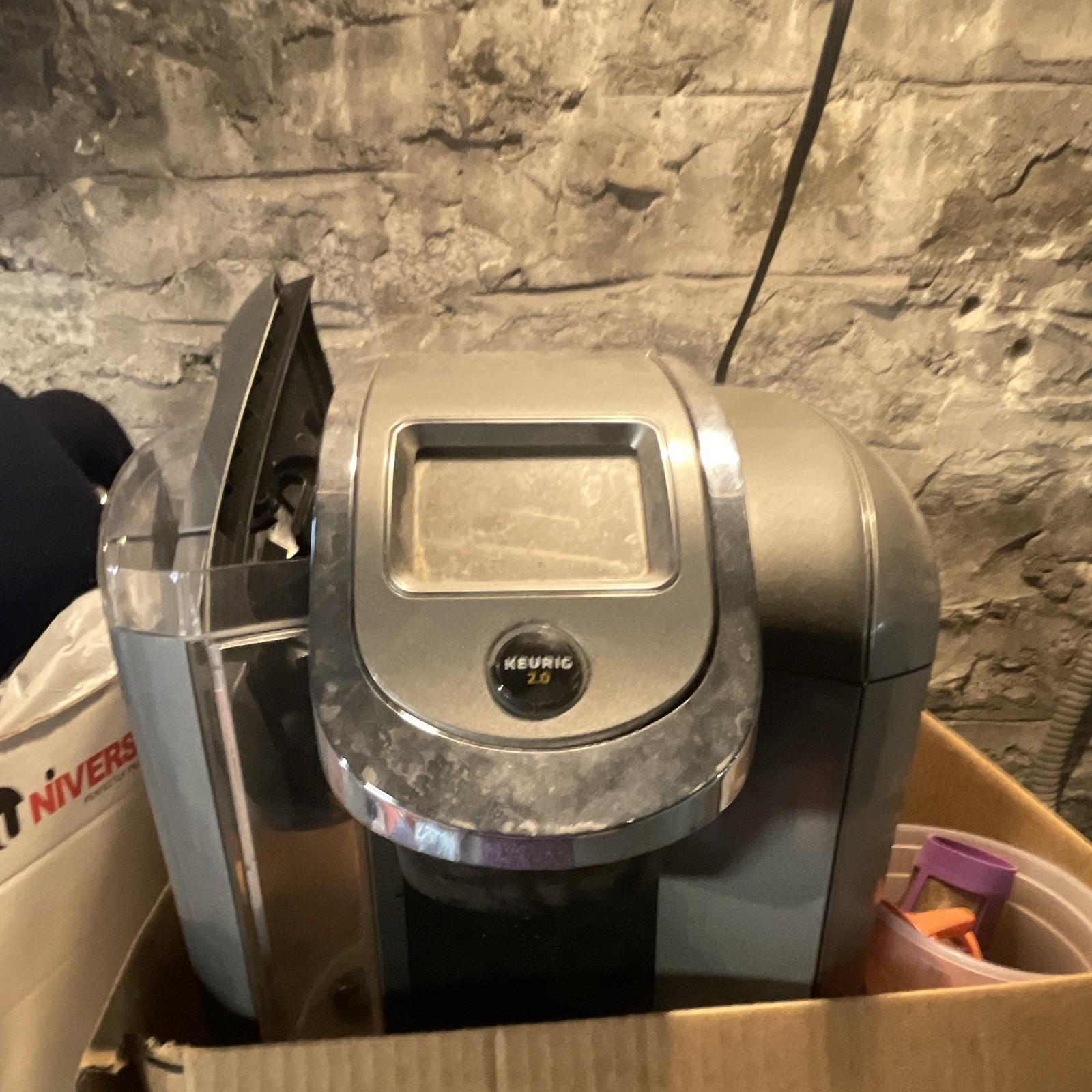 Keurig 2.0 Pod Coffee Machine with 4 reusable kcups gallery