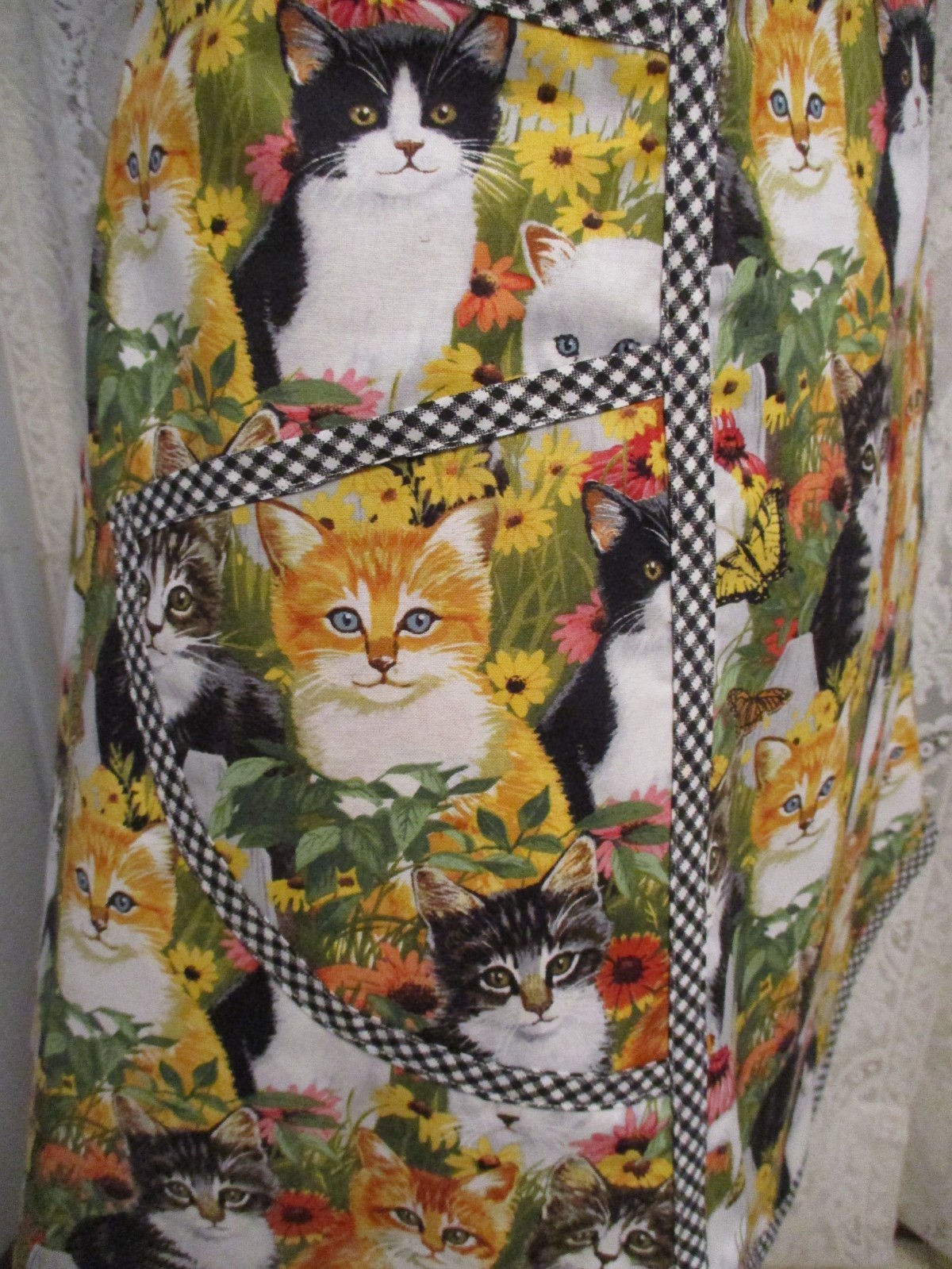 HANDMADE CATS CRISS CROSS APRON SIZE LARGE gallery