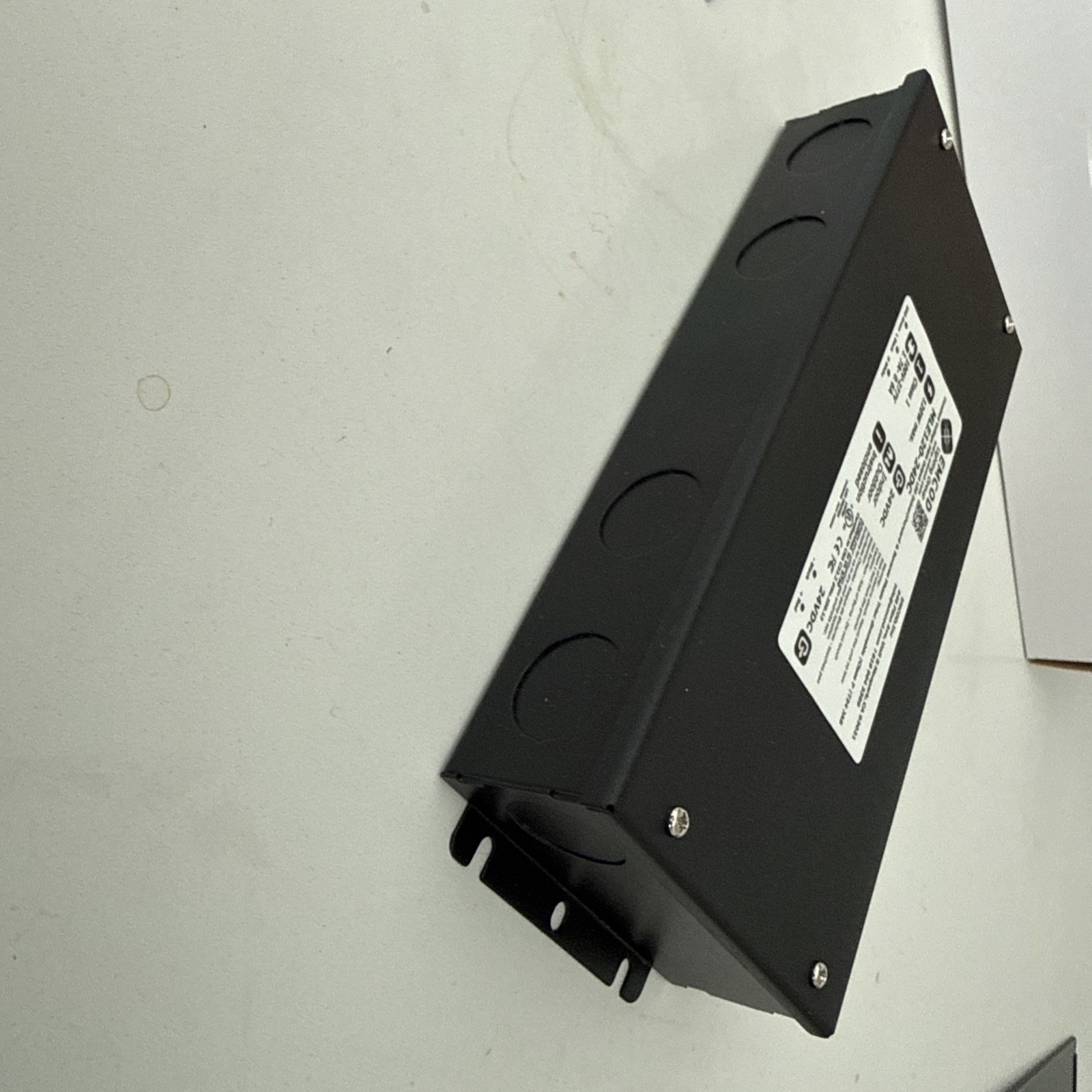 Emcod MLE120-24DC 110V-277V Universal Input Voltage | Triac Dimmable LED Driver gallery