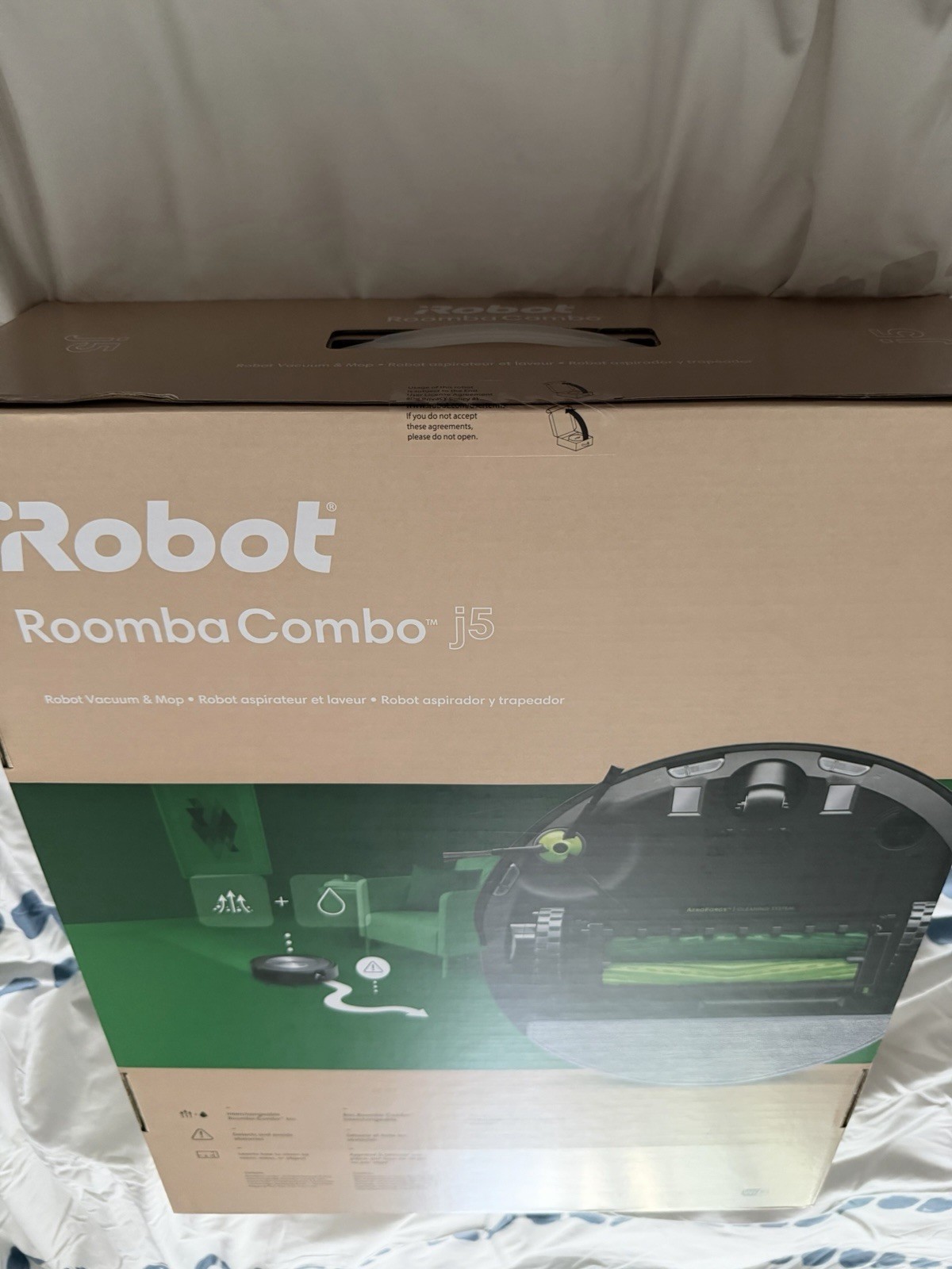 *NEW & SEALED* iRobot Roomba j5 Robotic Vacuum Cleaner - (J517020) gallery