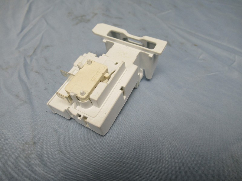 Frigidaire Stack Unit Washer/Dryer Washer Door Lock 137353300 (Lot #30) gallery