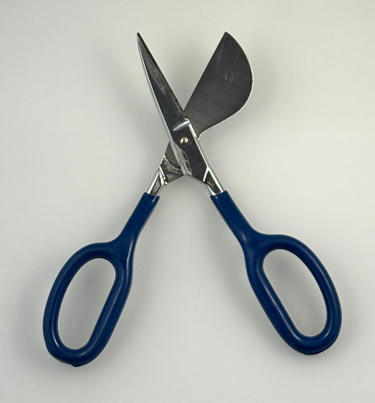 Heritage Cutlery 7'' Duckbill Napping Shear with Ambidextrous Handles - 548DR gallery