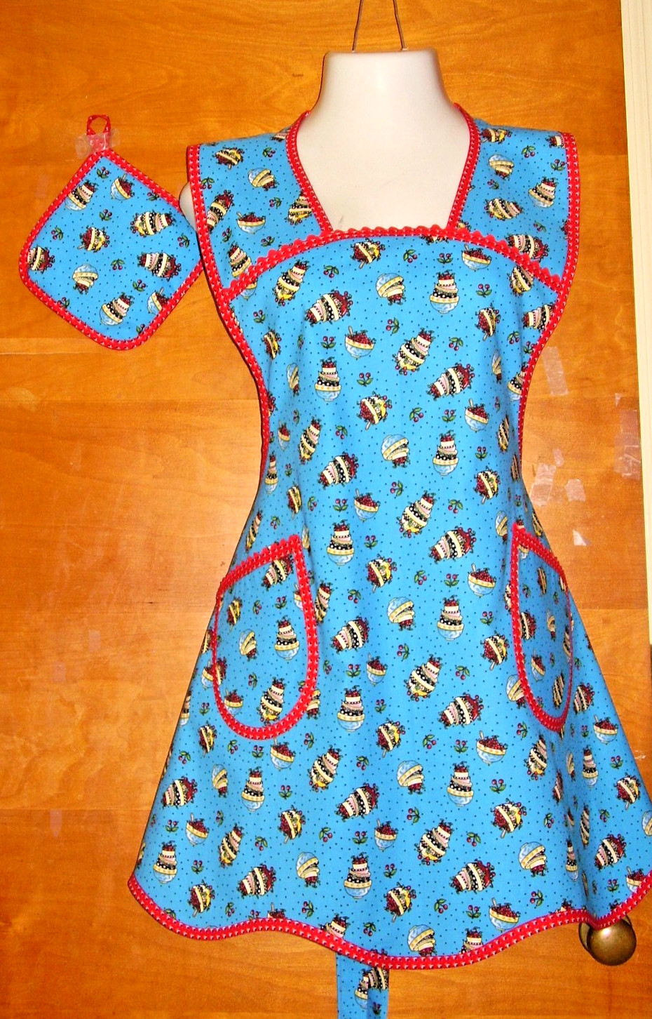 HANDMADE BIB APRON - PLUS SZ - MARY ENGLEBREIT BOWL of CHERRIES - VINTAGE- RETRO gallery