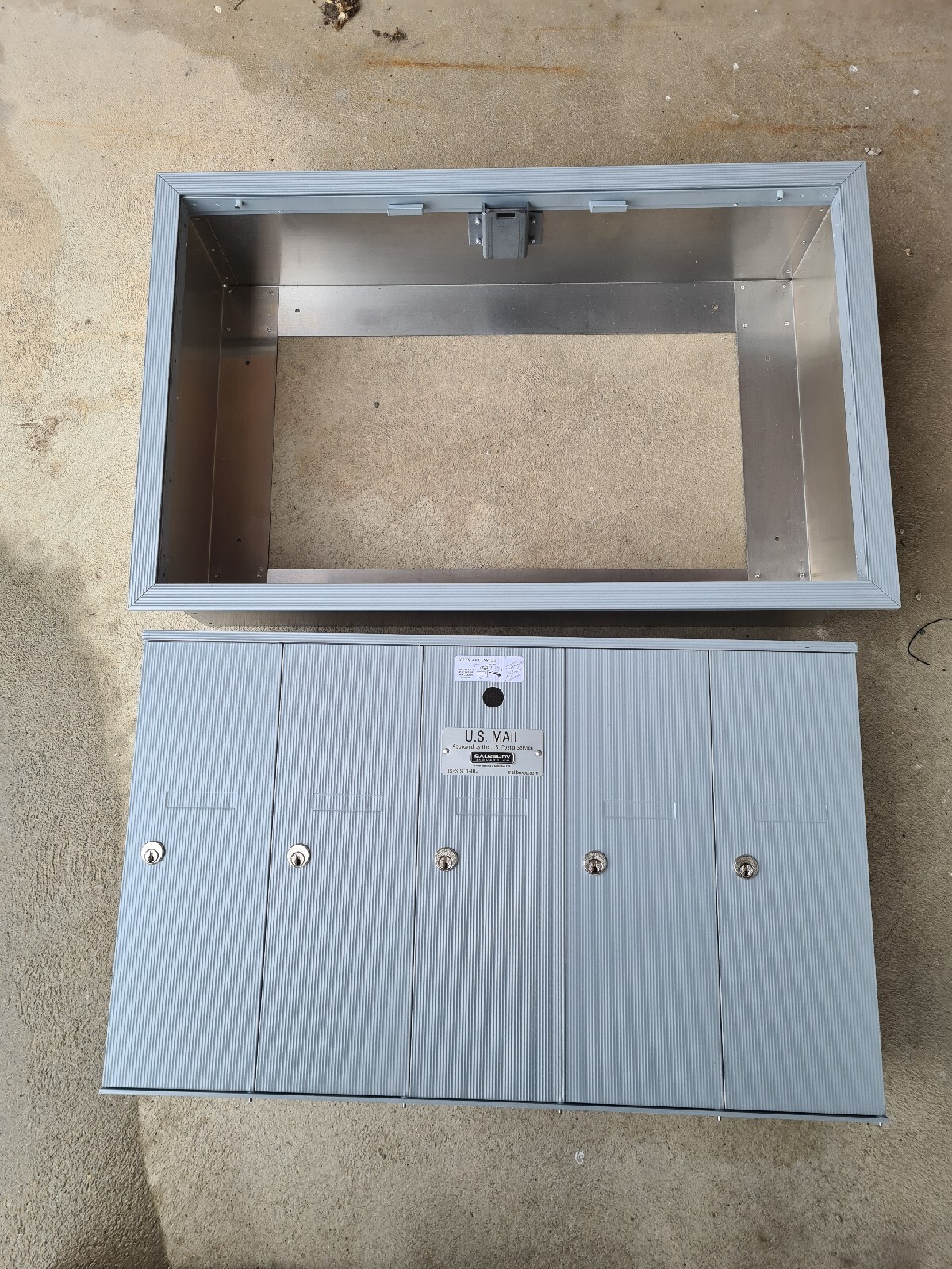 Salsbury Industries Vertical Mailbox 5 Doors Recessed Mounted gallery