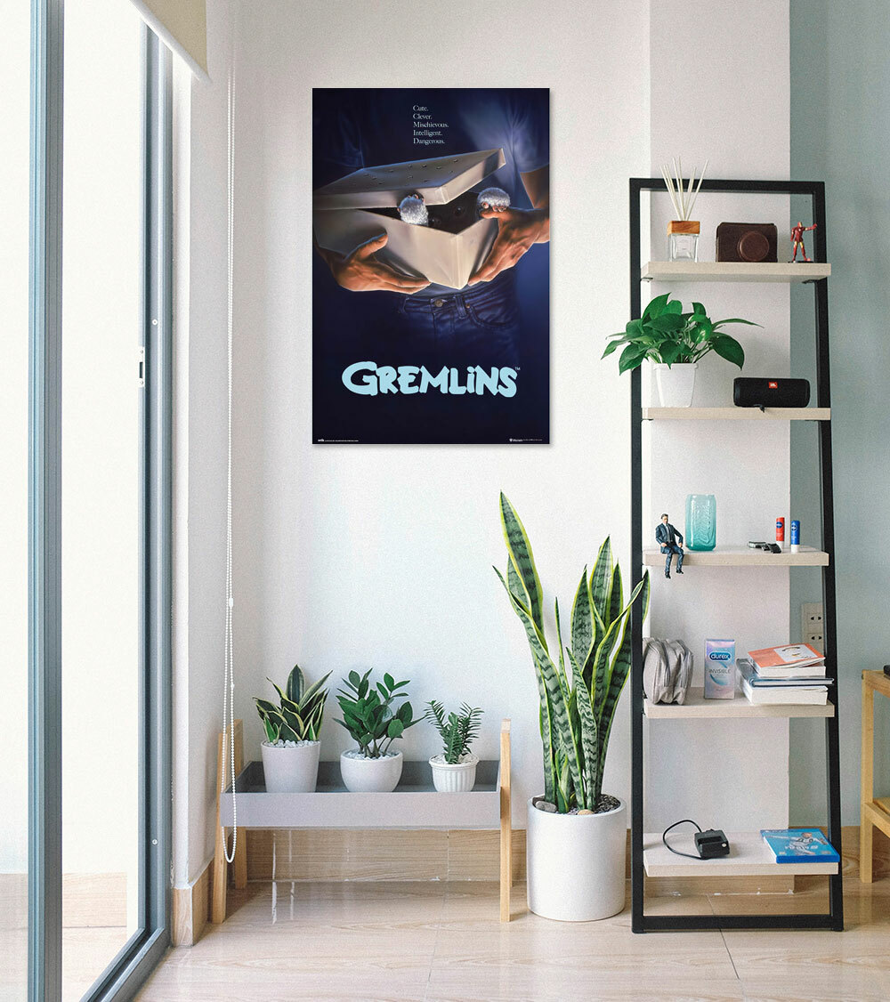 Gremlins - Movie Poster / Print (Regular Style) (Size: 24" X 36") gallery