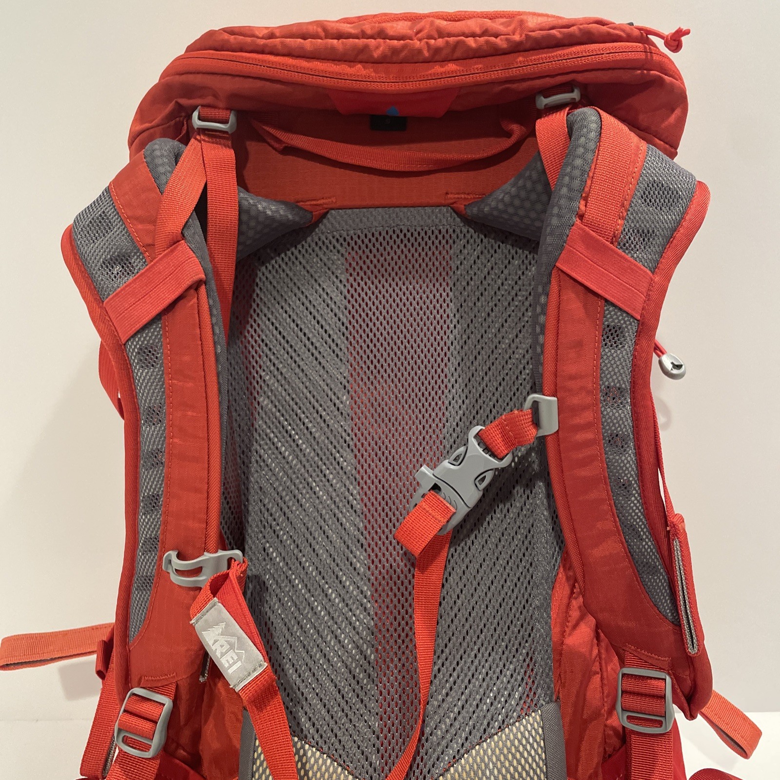 REI Traverse 28 Hiking Backpack Red  Woman’s Small 5
