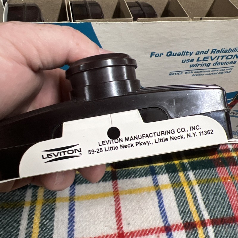 7 Leviton Electric Plastic Brown Surface Mounted Keyless Lampholder 5236 NOS gallery