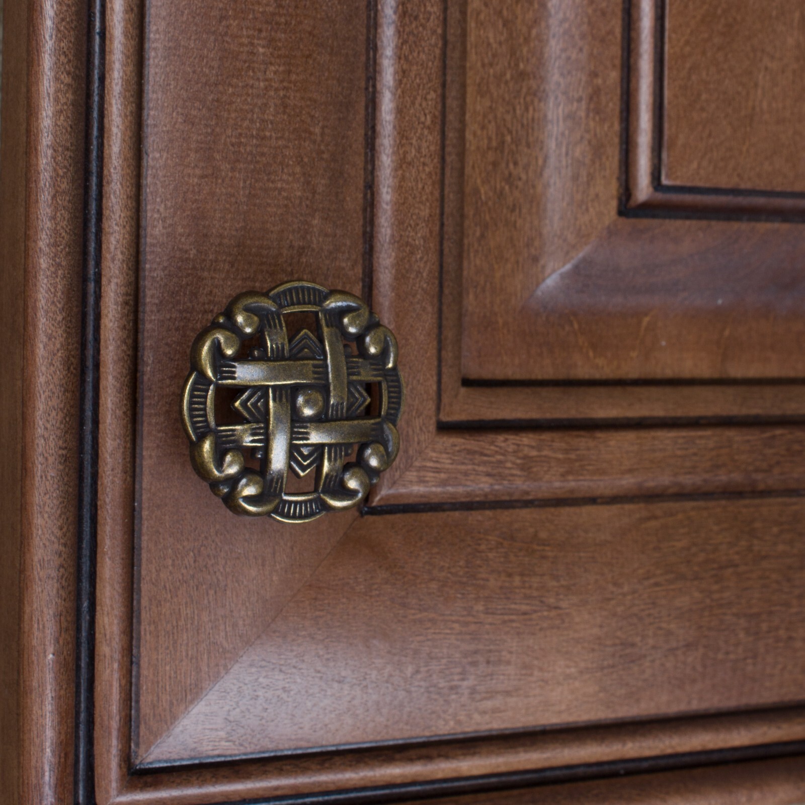 GlideRite 1-3/8 Inch Classic Celtic Cabinet Knob Antique Brass, 5745-AB-1 gallery