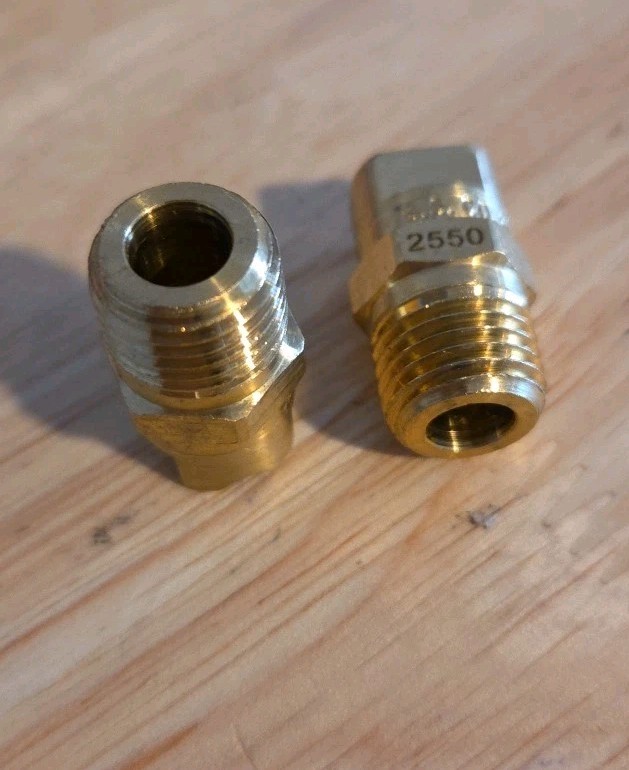 Spraying Systems 8110S1530 Brass Nozzle 1/4" Npt Angle 25° Orifice 50 (2 pc) gallery