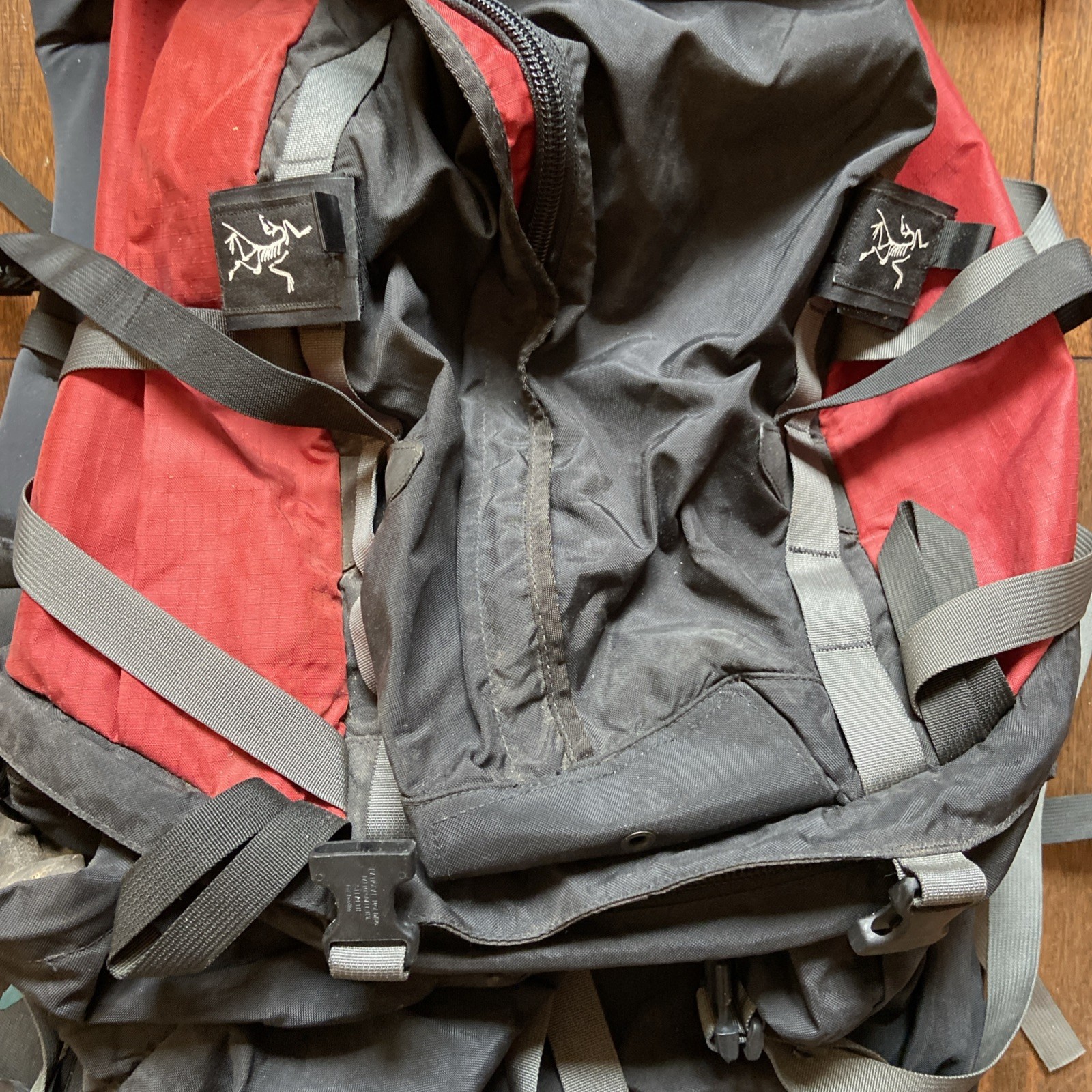 Arc’teryx Bora 95 Backpack Black/Red Internal Frame Large *delaminated* 3