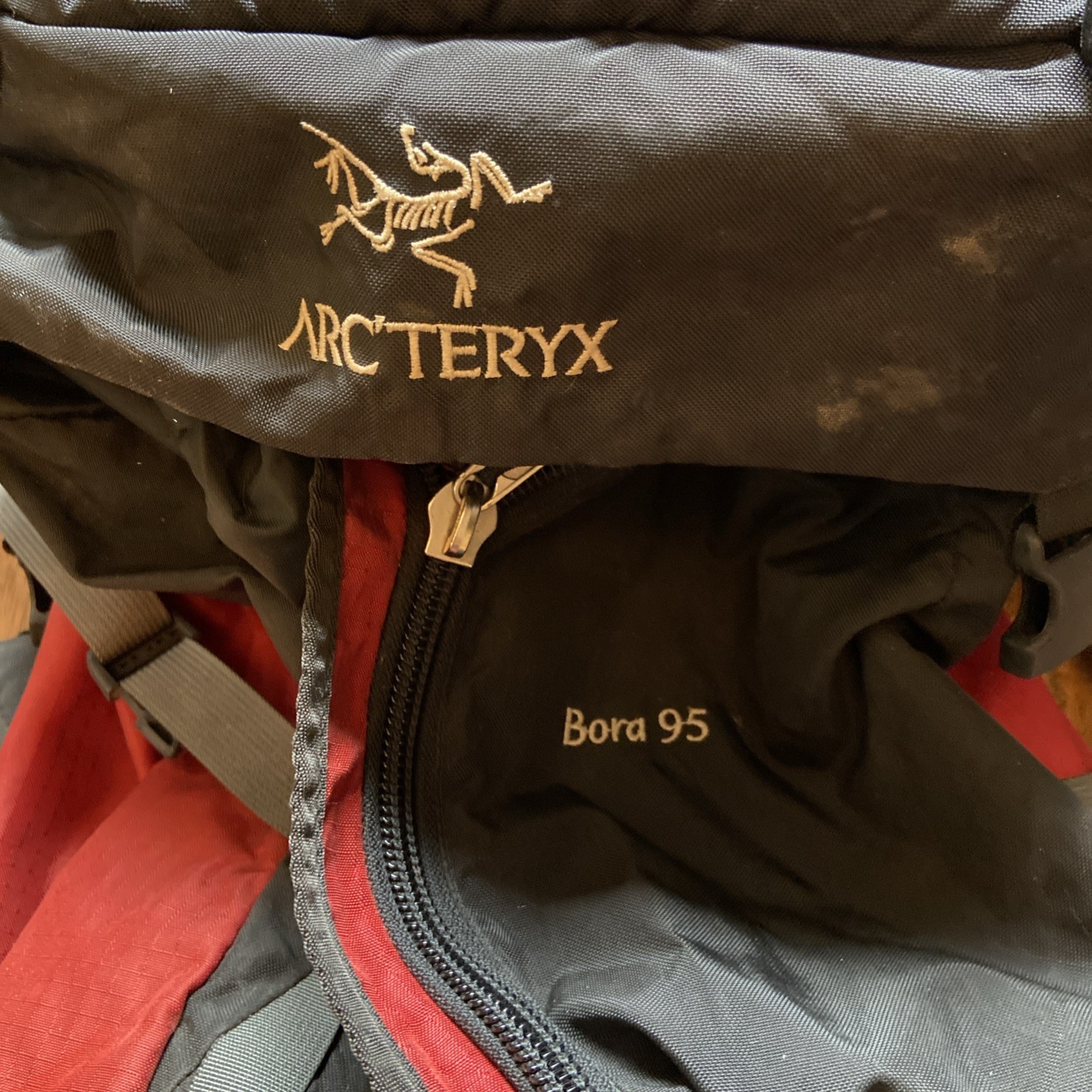 Arc’teryx Bora 95 Backpack Black/Red Internal Frame Large *delaminated* 2