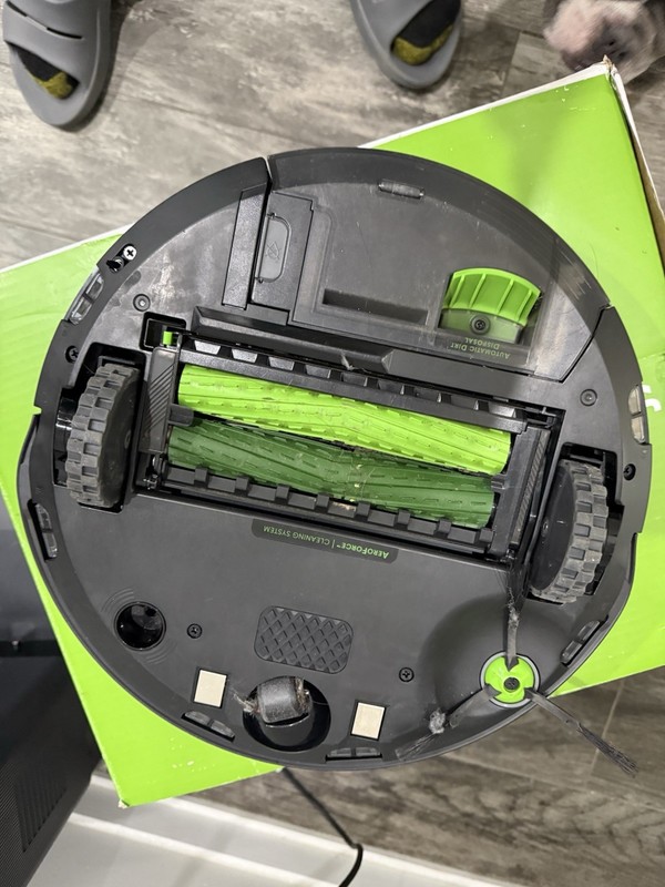 iRobot Roomba j7+ Vacuum gallery