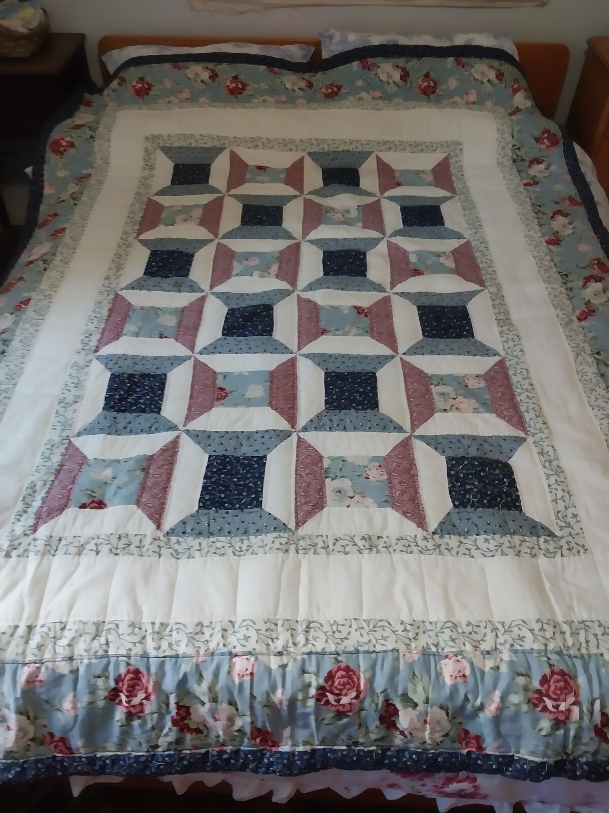 Patchwork Twin Quilt "SPOOLS" Beautifully Done 64" by 86" Long-Unbranded gallery