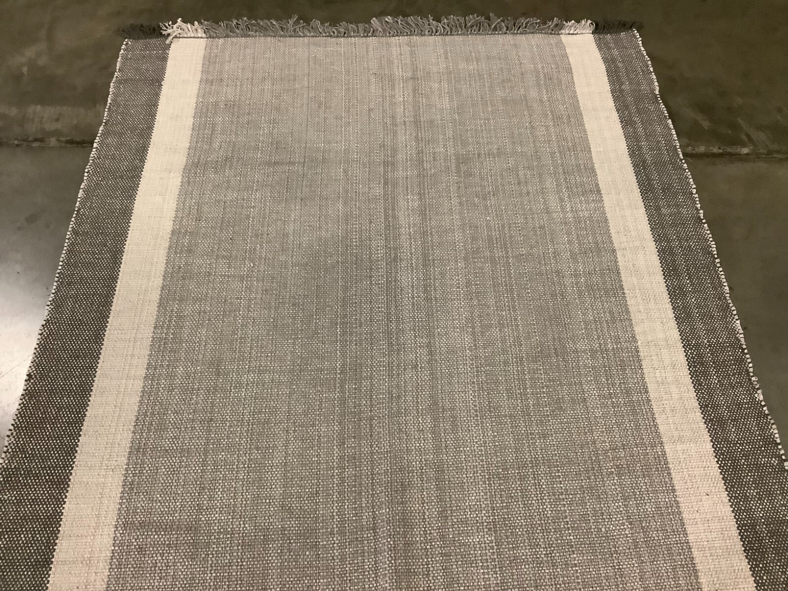 IVORY / GREY 5' X 8' Flaw in Rug, Reduced Price 1172664443 MTK301A-5 gallery