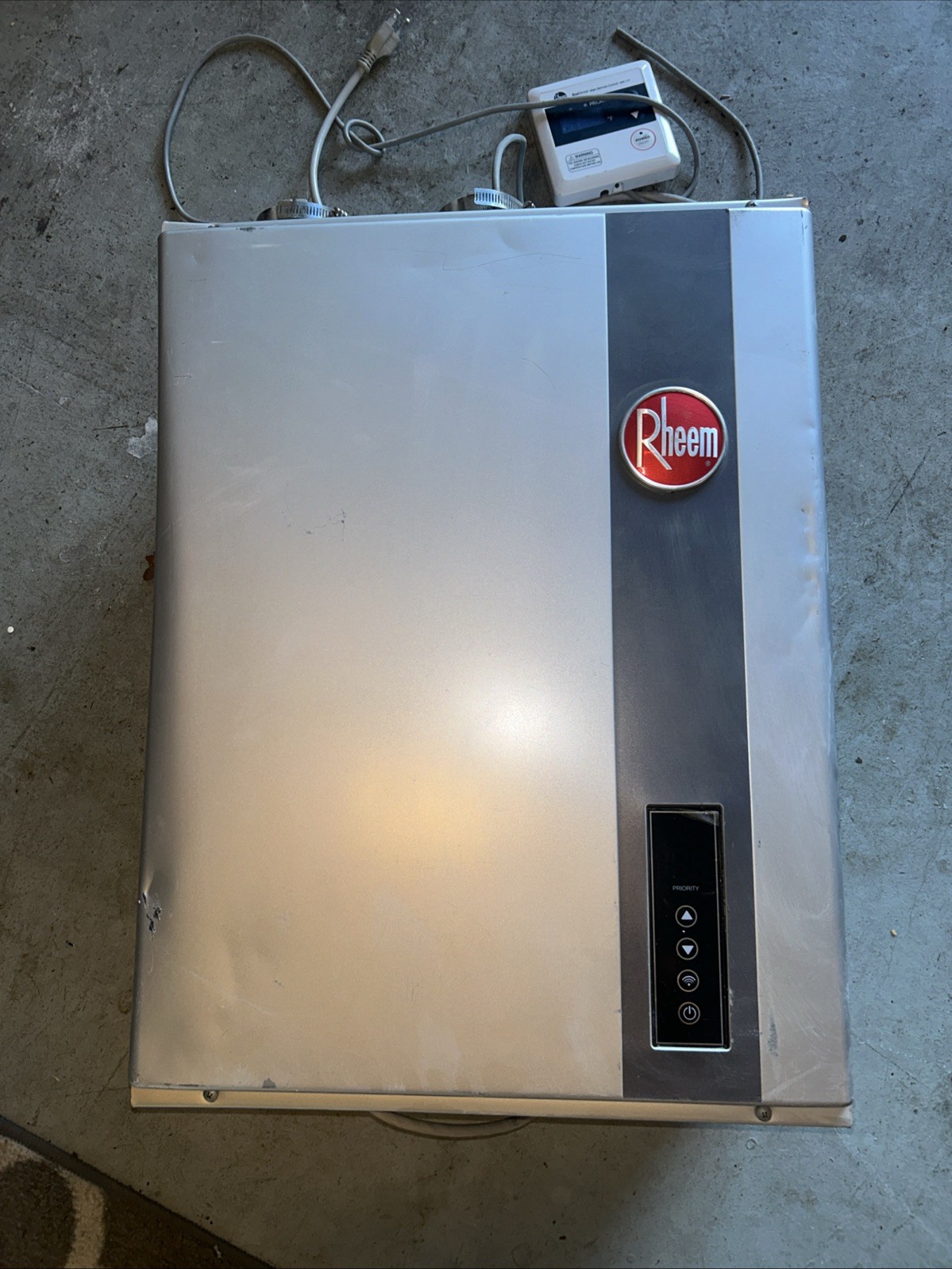 Rheem Indoor Condensing Tankless Water Heater Natural Gas 199,900 BTU - Parts gallery
