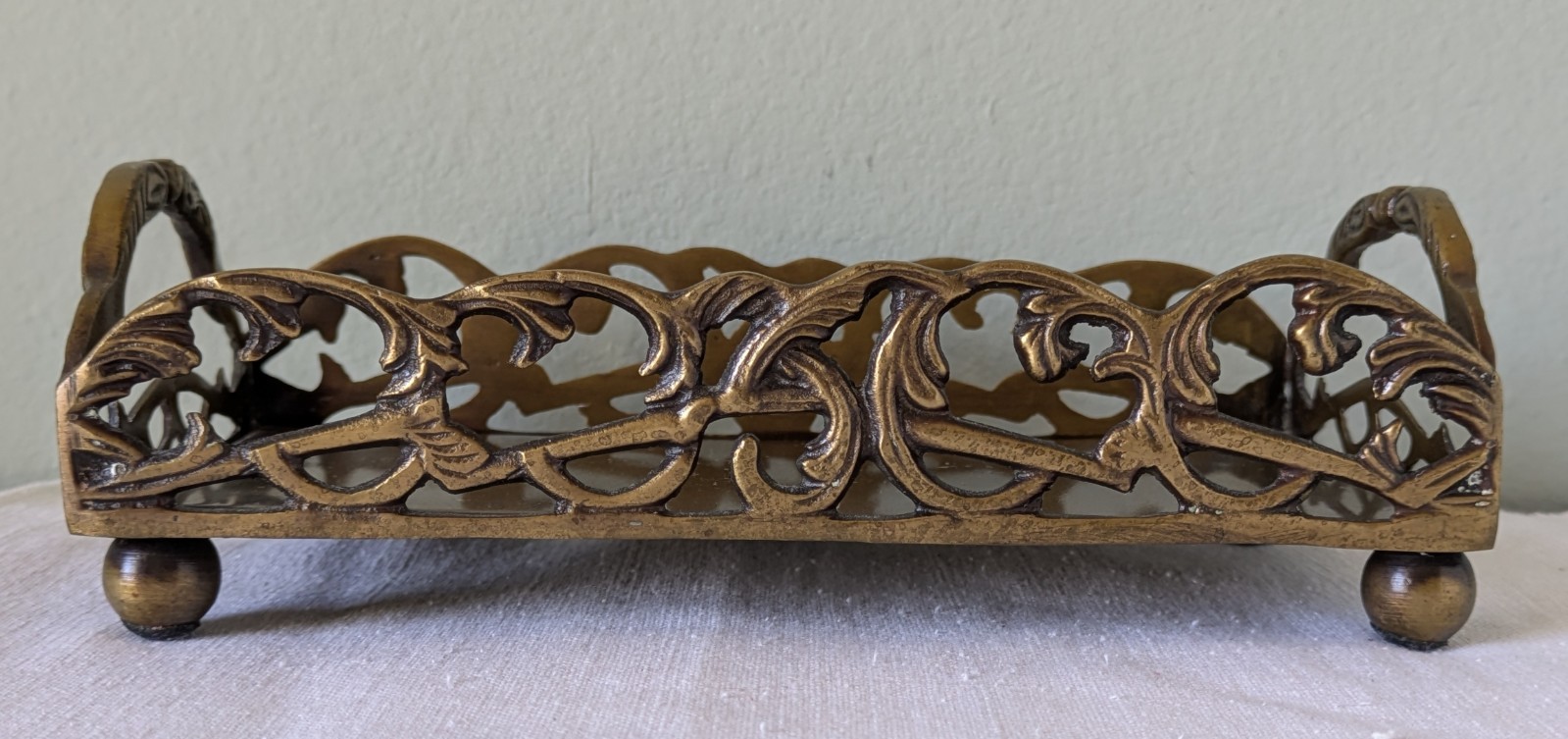 WINDSOR CASTLE ANTIQUE BRASS SCROLL PAPER GUEST TOWEL HOLDER gallery