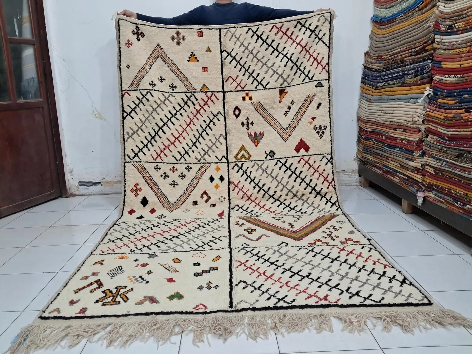 Handmade Berber Azilal Rug: Moroccan Wool Carpet gallery