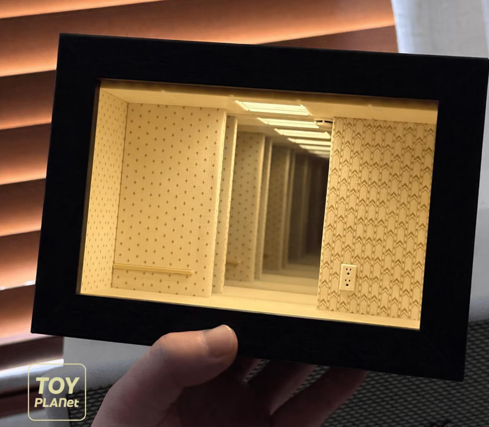 Backrooms Level 0 Miniature Room Decor - Infinite Mirror Shadow Box Case