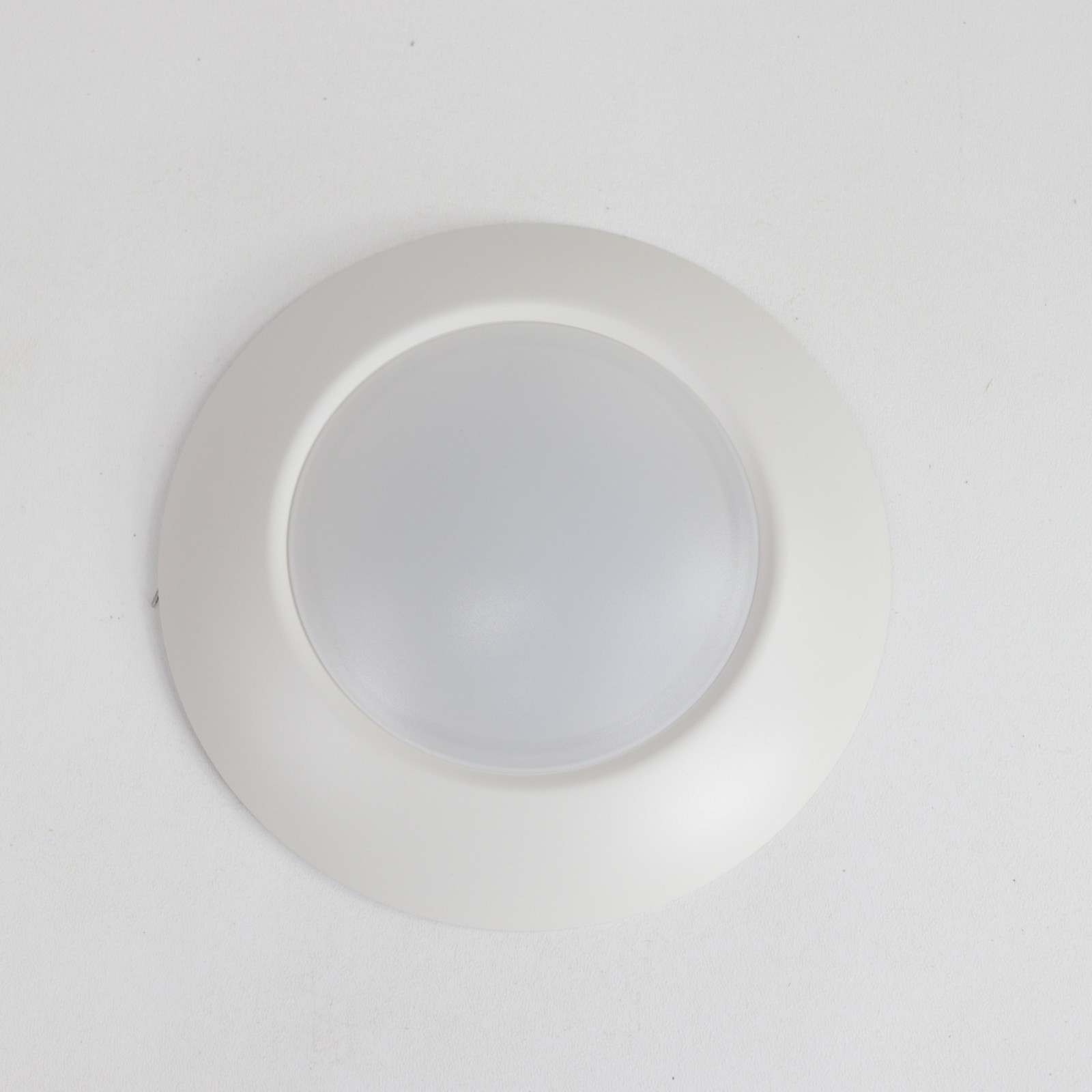Maxim Lighting Diverse 7.5" 4000K LED Flushmount 57644WTWT gallery